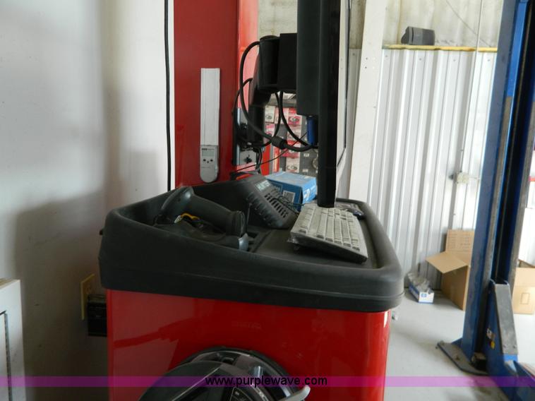 image for item BI9891 2015 Hunter wheel alignment machine