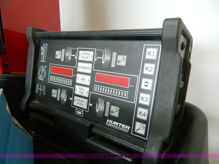 image for item BI9891 2015 Hunter wheel alignment machine