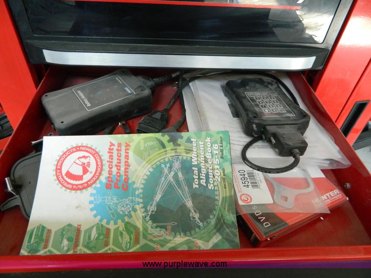 image for item BI9891 2015 Hunter wheel alignment machine