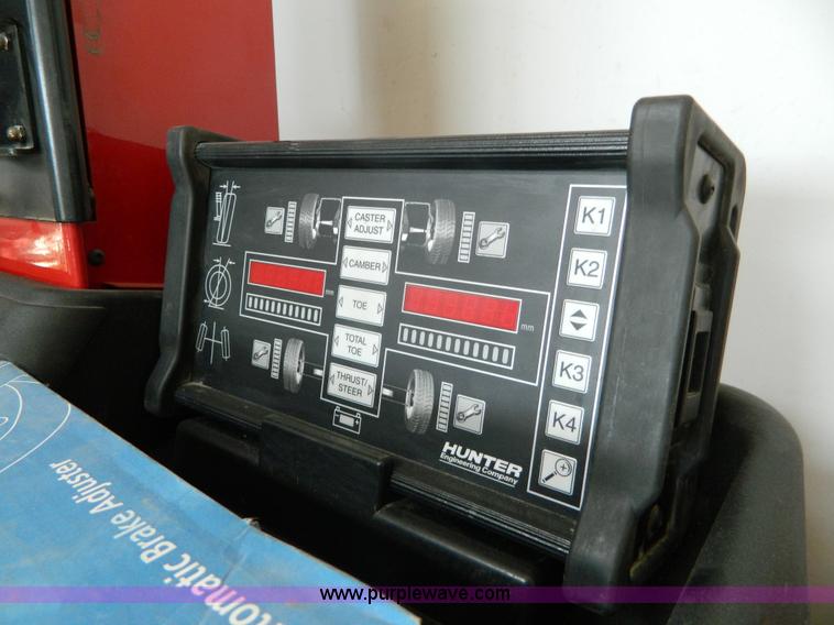 image for item BI9891 2015 Hunter wheel alignment machine