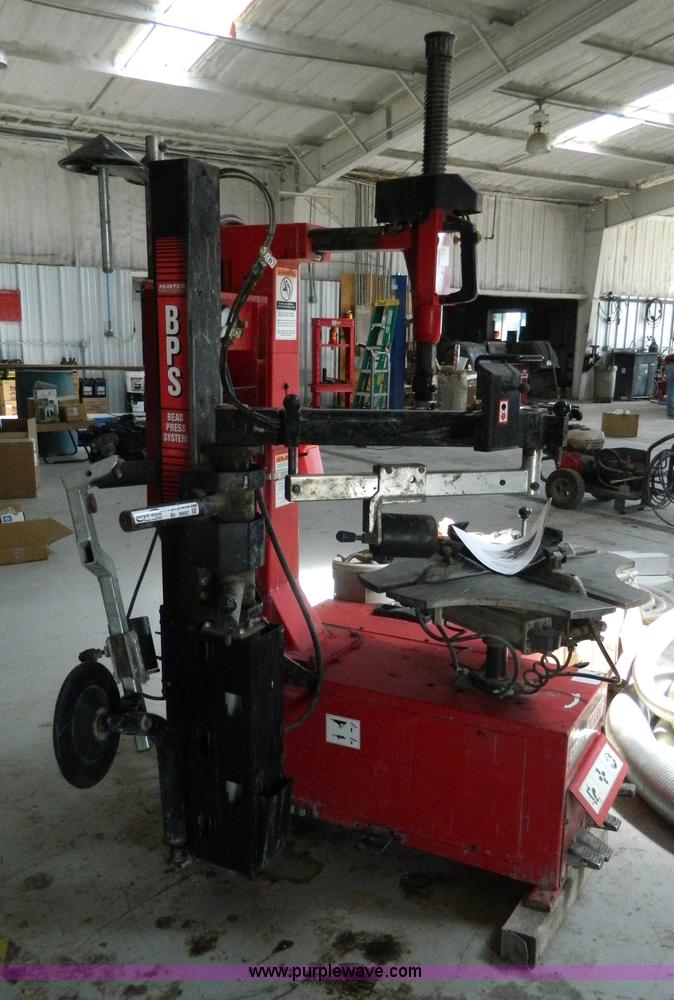 image for item BI9892 2005 Hunter TCS550 BPS tire machie