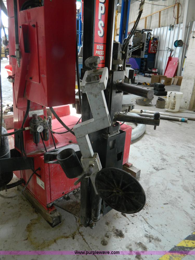 image for item BI9892 2005 Hunter TCS550 BPS tire machie