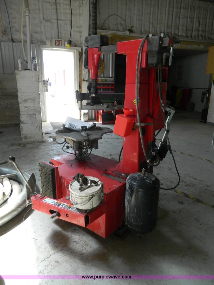 image for item BI9892 2005 Hunter TCS550 BPS tire machie