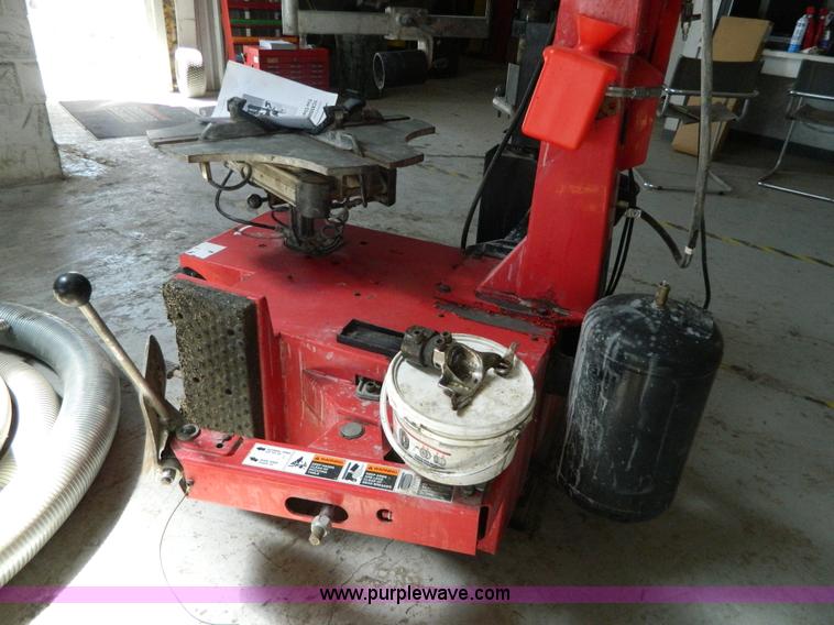 image for item BI9892 2005 Hunter TCS550 BPS tire machie