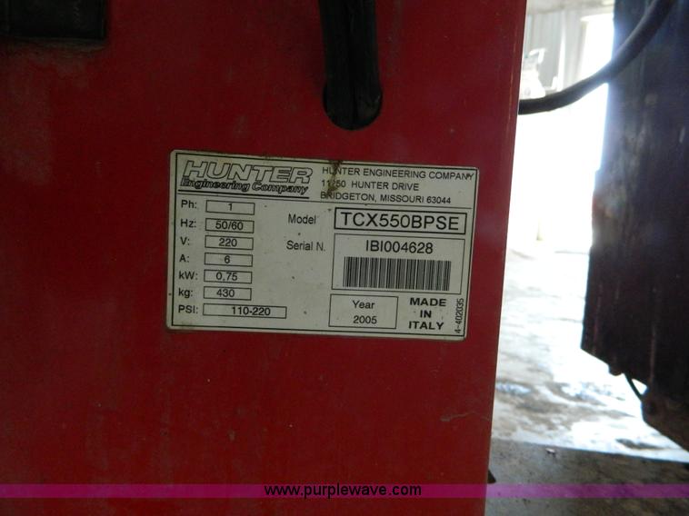 image for item BI9892 2005 Hunter TCS550 BPS tire machie