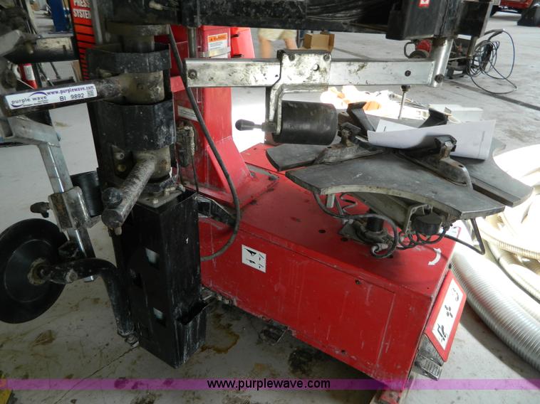 image for item BI9892 2005 Hunter TCS550 BPS tire machie