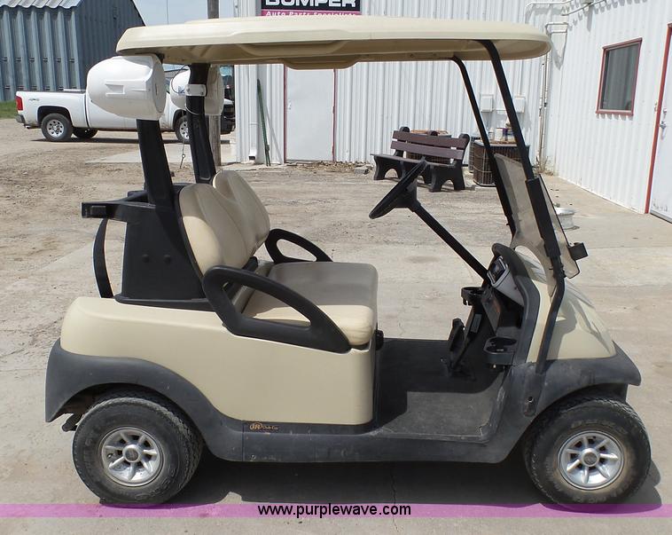 image for item BZ9375 2006 Club Cart golf cart