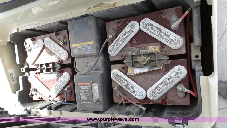 image for item BZ9375 2006 Club Cart golf cart