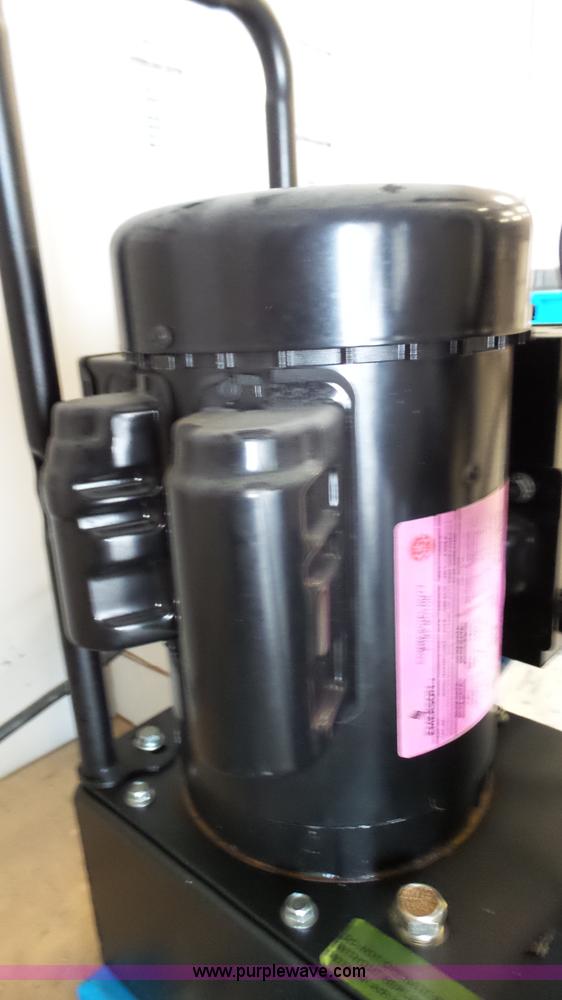 image for item BZ9382 Dayco D165 hose crimper