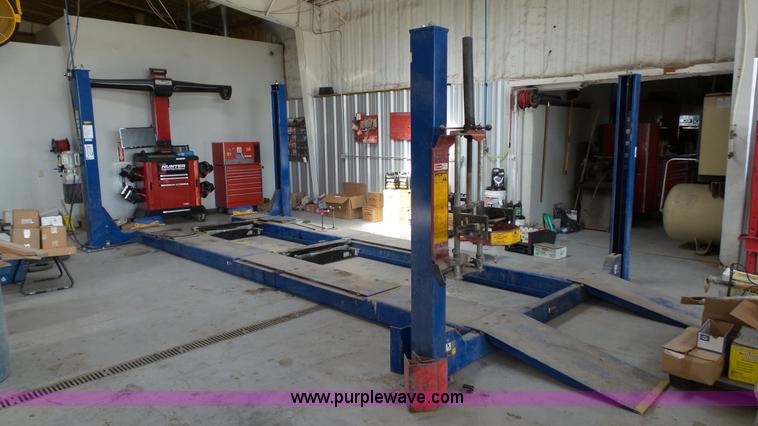 image for item K4104 2011 Forward Lift vehicle lift