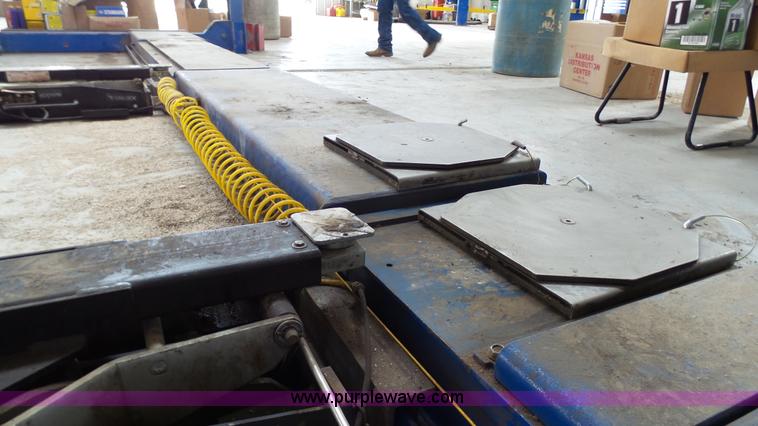 image for item K4104 2011 Forward Lift vehicle lift