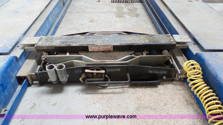 image for item K4104 2011 Forward Lift vehicle lift