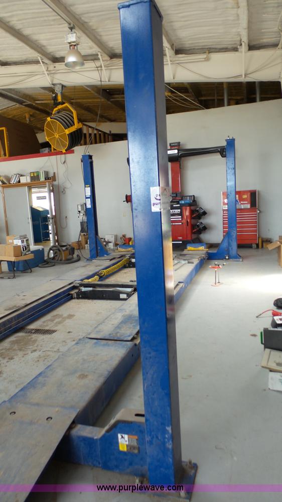 image for item K4104 2011 Forward Lift vehicle lift