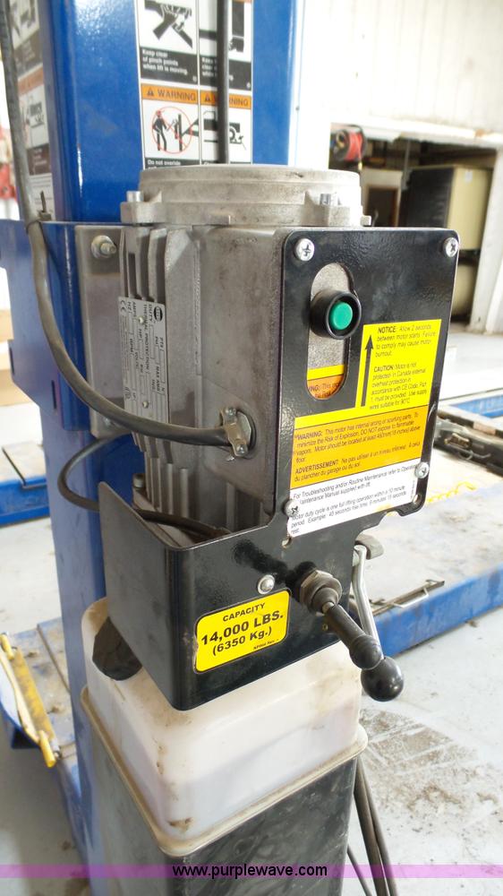 image for item K4104 2011 Forward Lift vehicle lift