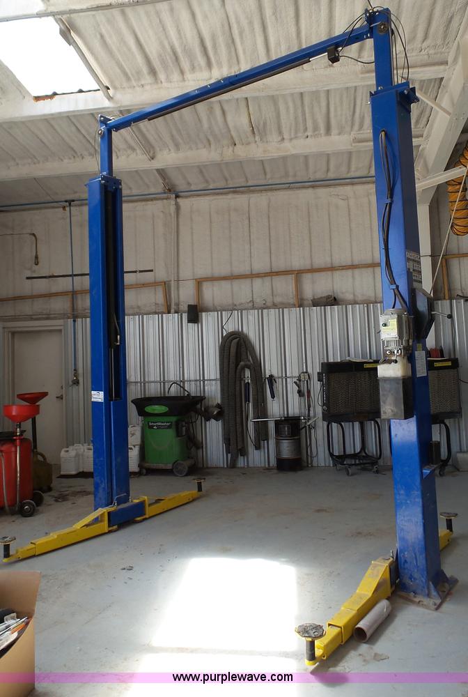 image for item K4110 2011 Forward Lift hydraulic vehicle lift
