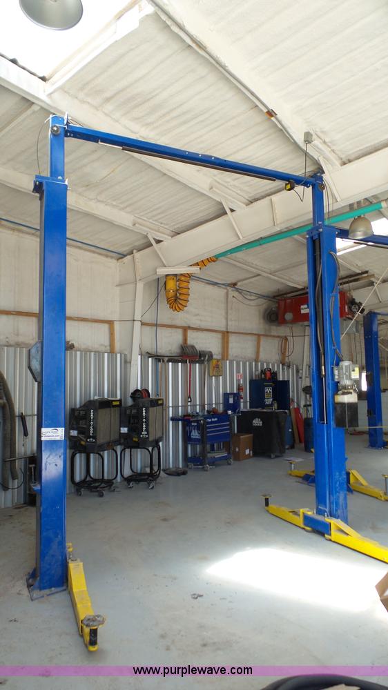 image for item K4110 2011 Forward Lift hydraulic vehicle lift