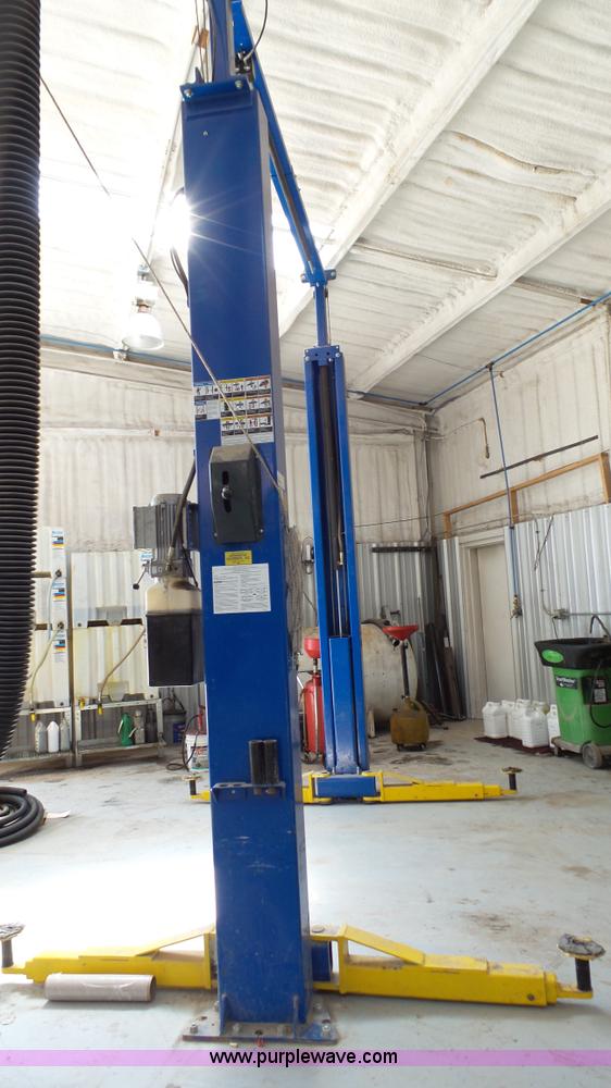 image for item K4110 2011 Forward Lift hydraulic vehicle lift