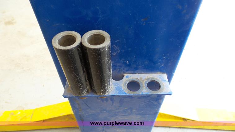 image for item K4110 2011 Forward Lift hydraulic vehicle lift