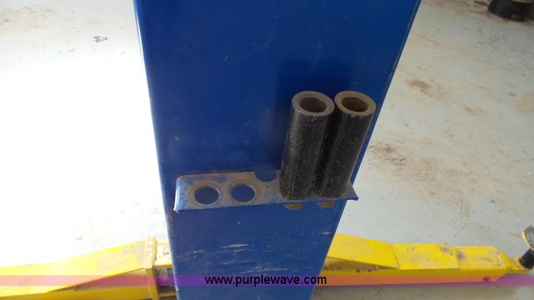 image for item K4110 2011 Forward Lift hydraulic vehicle lift