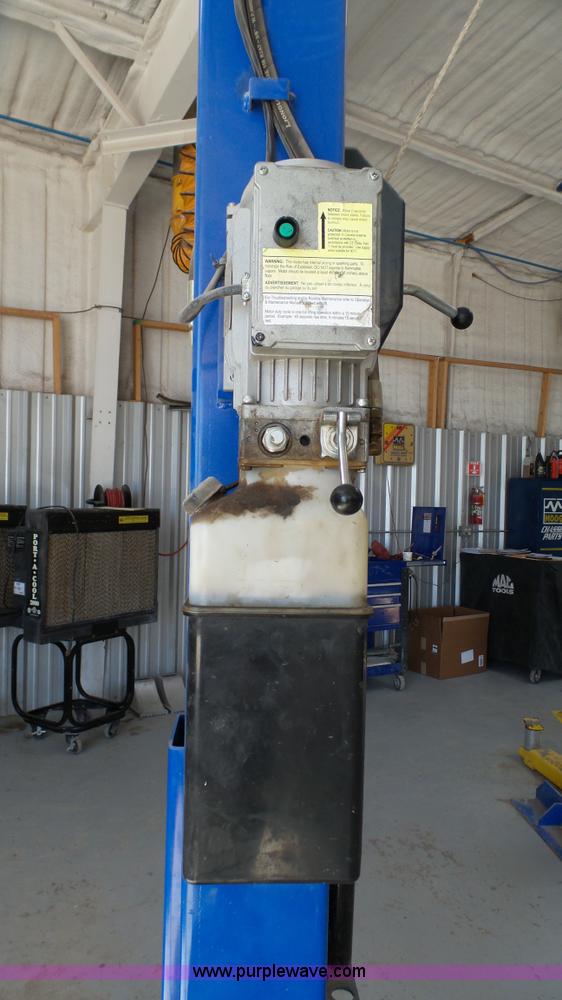 image for item K4110 2011 Forward Lift hydraulic vehicle lift