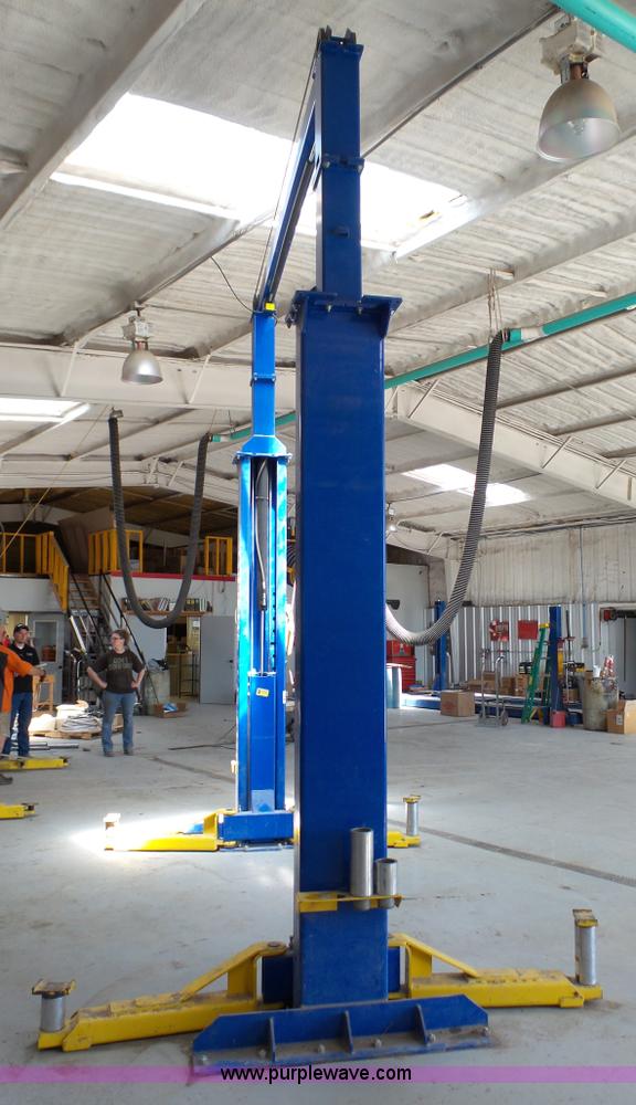 image for item K4111 2011 Forward Lift hydraulic vehicle lift