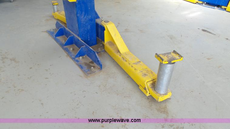 image for item K4111 2011 Forward Lift hydraulic vehicle lift