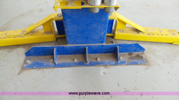 image for item K4111 2011 Forward Lift hydraulic vehicle lift