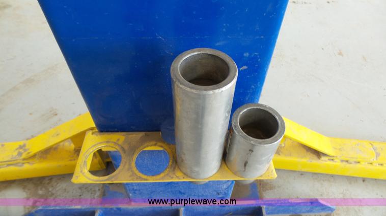 image for item K4111 2011 Forward Lift hydraulic vehicle lift