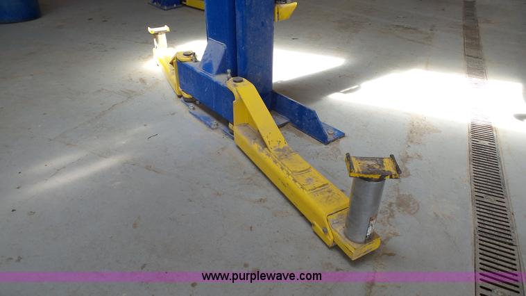 image for item K4111 2011 Forward Lift hydraulic vehicle lift