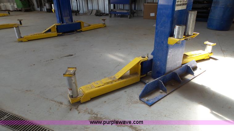 image for item K4111 2011 Forward Lift hydraulic vehicle lift
