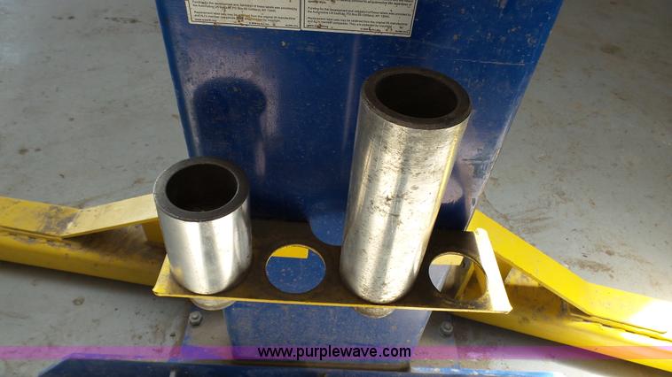 image for item K4111 2011 Forward Lift hydraulic vehicle lift