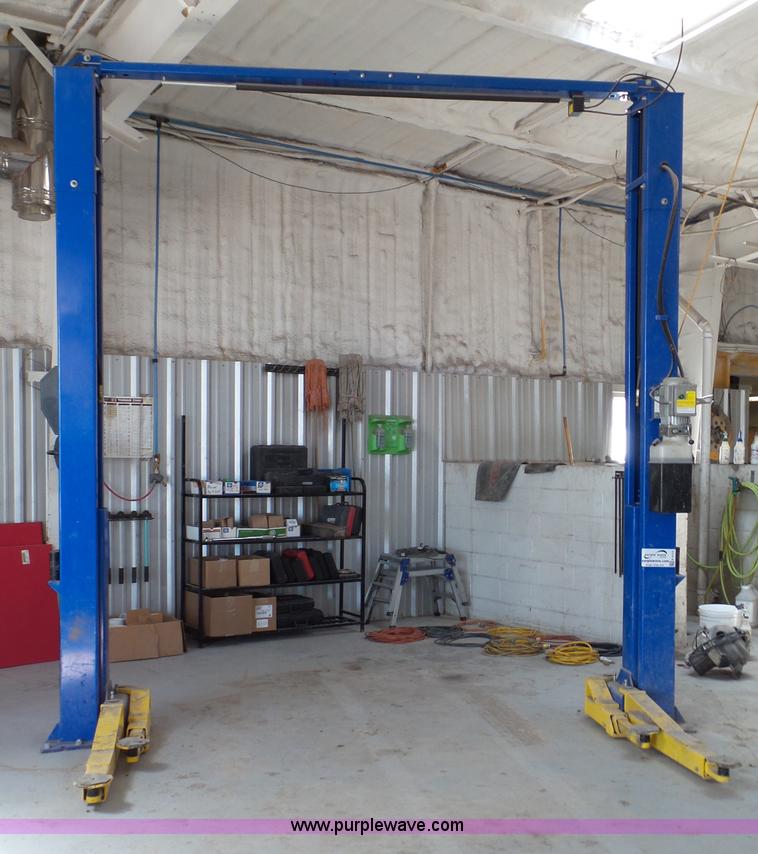 image for item K4112 2011 Forward Lift hydraulic vehicle lift