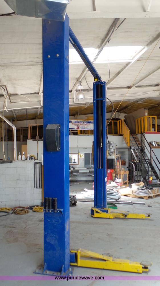 image for item K4112 2011 Forward Lift hydraulic vehicle lift