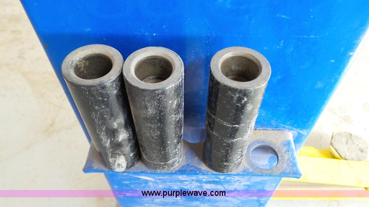 image for item K4112 2011 Forward Lift hydraulic vehicle lift