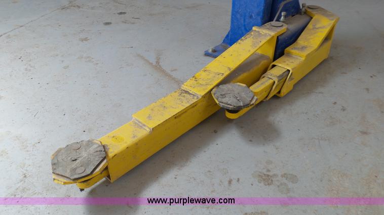 image for item K4112 2011 Forward Lift hydraulic vehicle lift