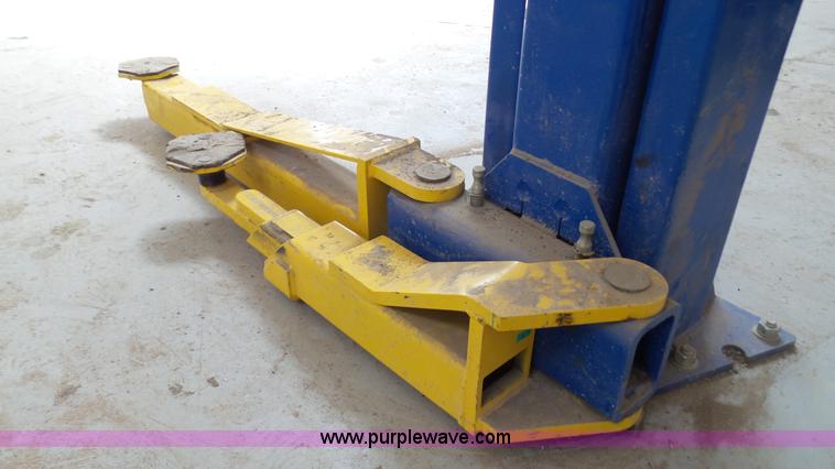 image for item K4112 2011 Forward Lift hydraulic vehicle lift