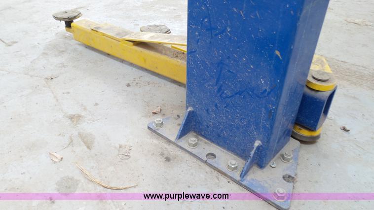 image for item K4112 2011 Forward Lift hydraulic vehicle lift