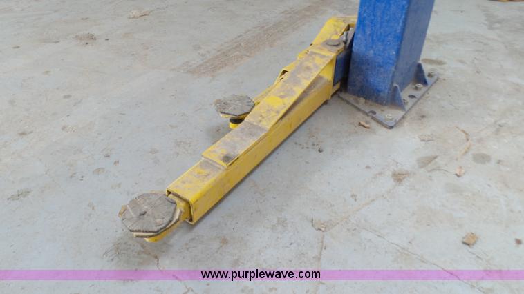 image for item K4112 2011 Forward Lift hydraulic vehicle lift