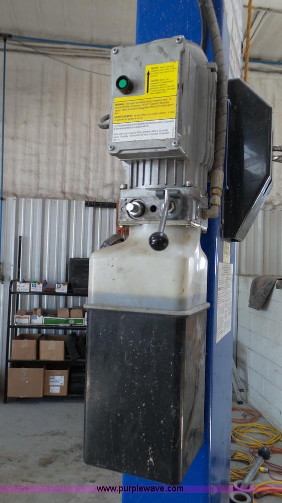 image for item K4112 2011 Forward Lift hydraulic vehicle lift