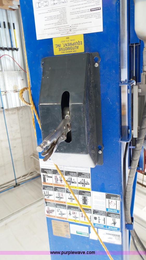 image for item K4112 2011 Forward Lift hydraulic vehicle lift