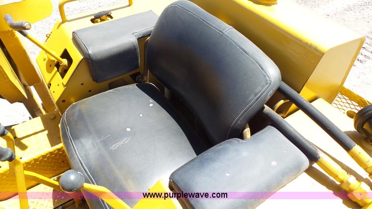 image for item K4114 1982 John Deere 450C pipelayer