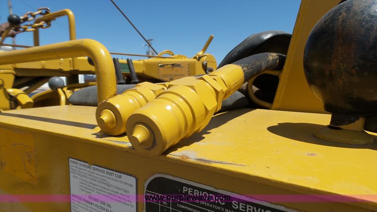 image for item K4114 1982 John Deere 450C pipelayer