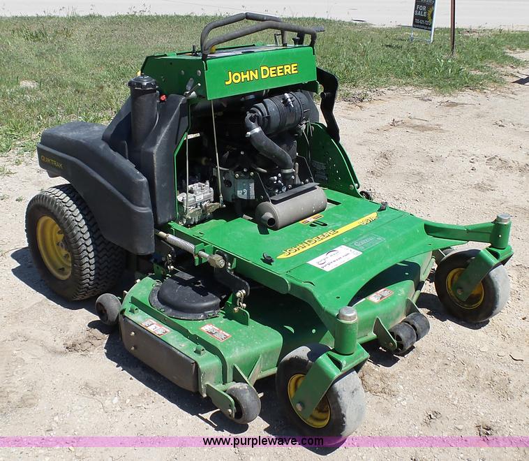 image for item K4118 2009 John Deere 667A QuikTrak lawn mower