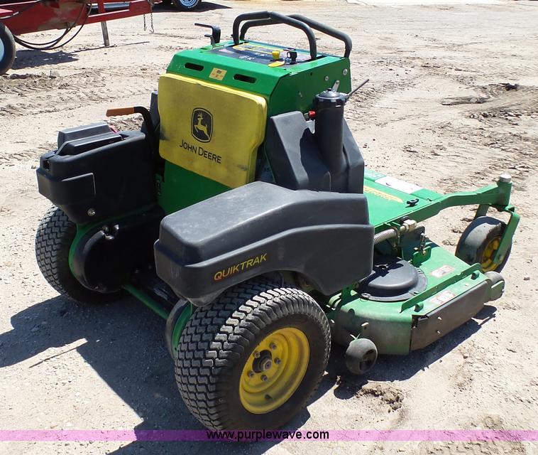 image for item K4118 2009 John Deere 667A QuikTrak lawn mower