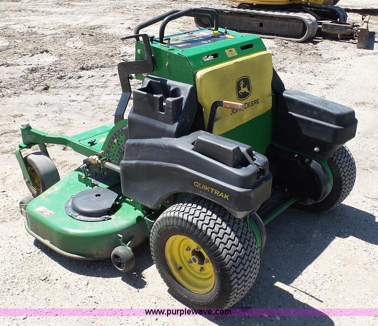 image for item K4118 2009 John Deere 667A QuikTrak lawn mower