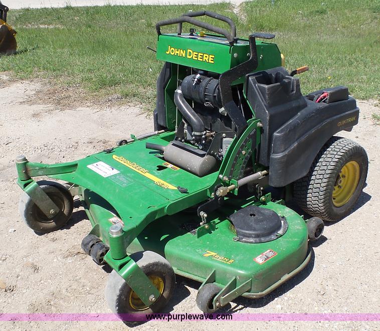 image for item K4118 2009 John Deere 667A QuikTrak lawn mower
