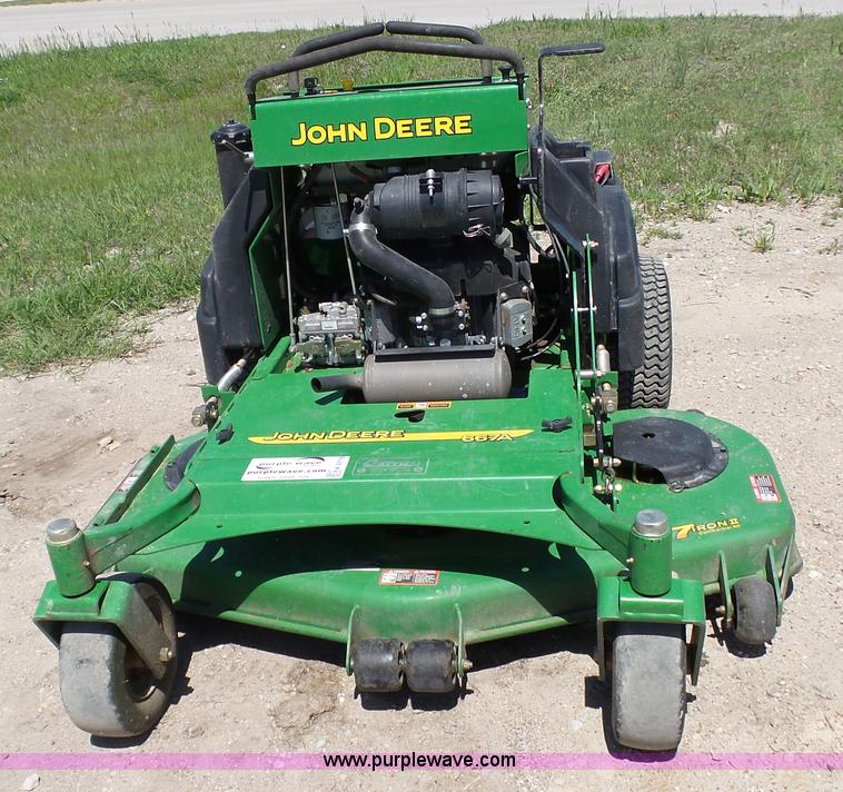 image for item K4118 2009 John Deere 667A QuikTrak lawn mower