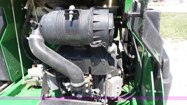 image for item K4118 2009 John Deere 667A QuikTrak lawn mower