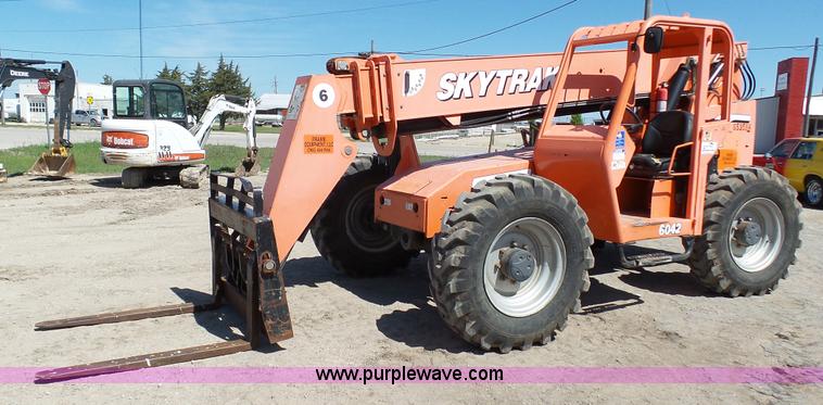 image for item K4121 2006 SkyTrak 6042 telehandler