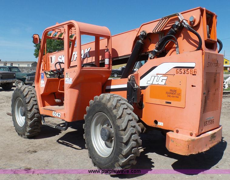 image for item K4121 2006 SkyTrak 6042 telehandler